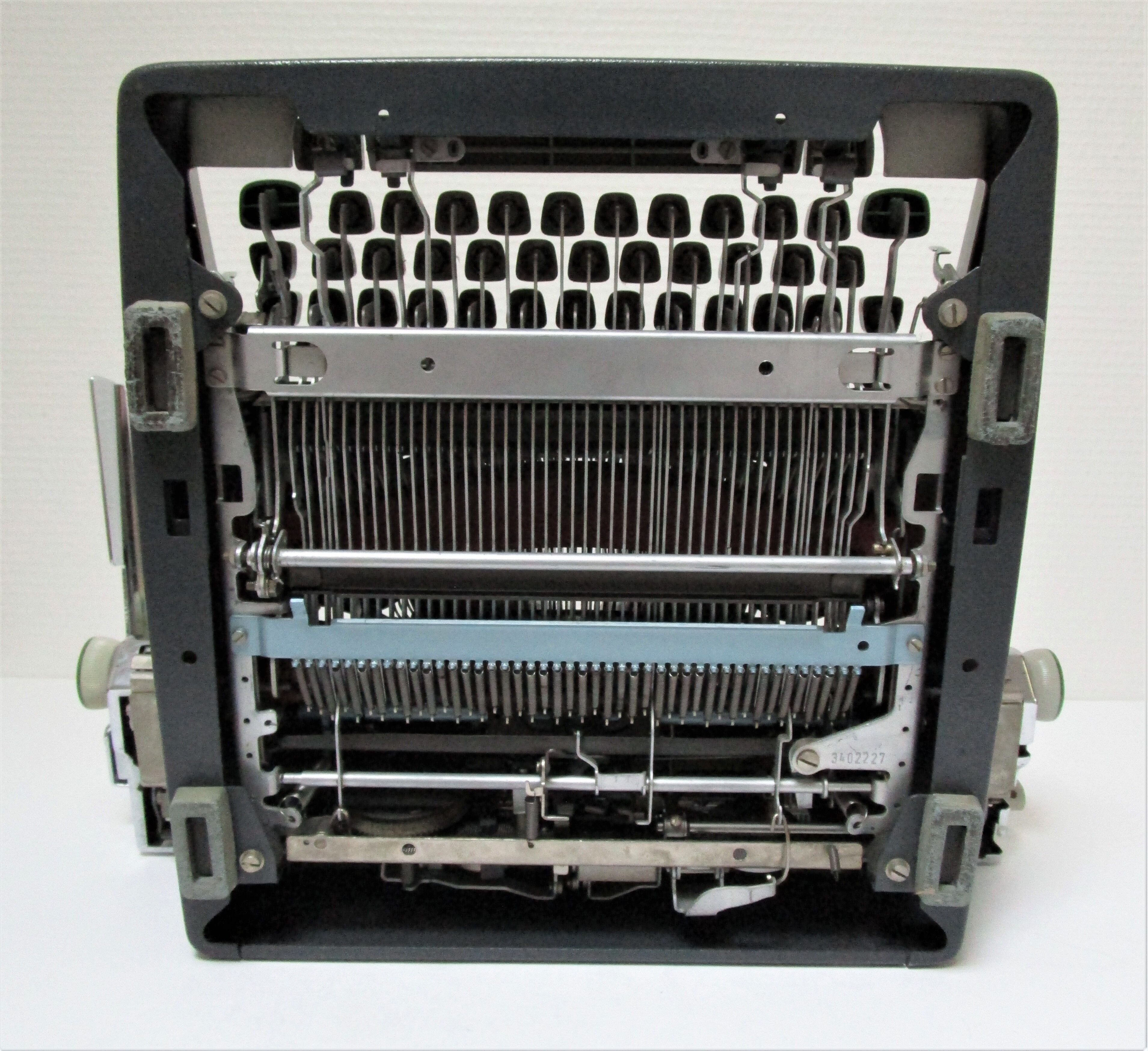 typewriter Olympia metal large cart A3 years 60
