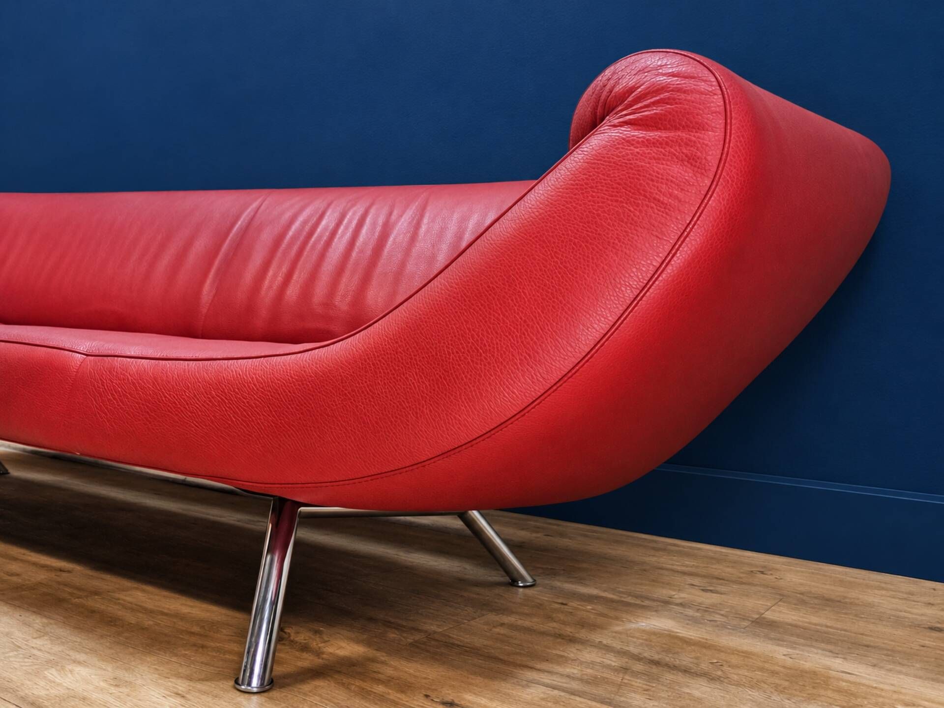 Vintage red leather Leolux Arabella design sofa used