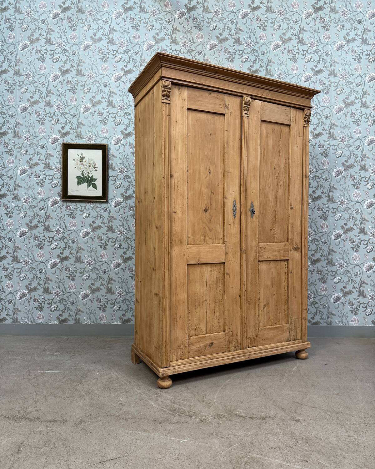 Large English wardrobe in solid pine (renovated)