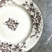 HB&Cie round dish in iron earth