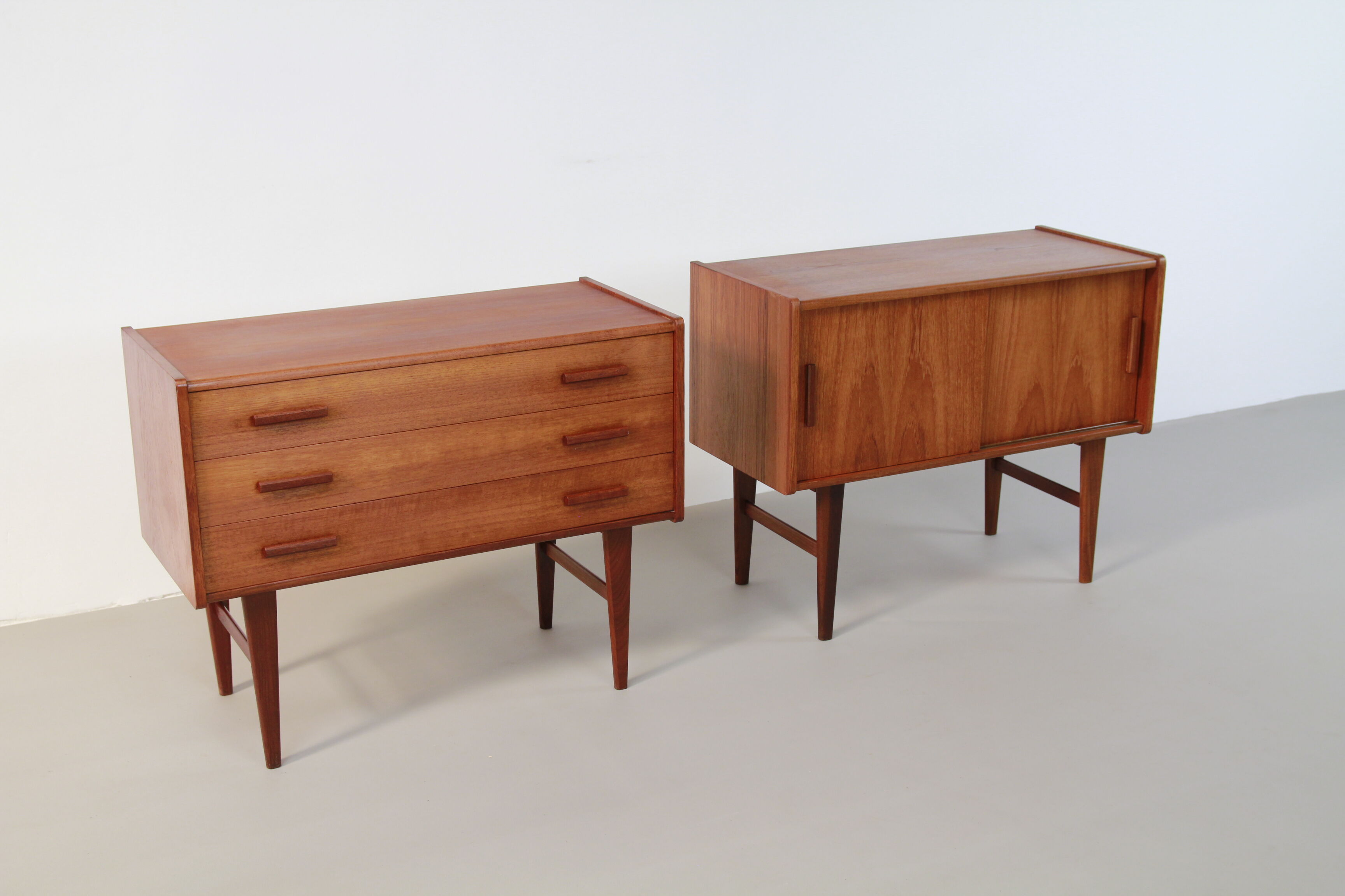 Ensemble de deux chevets de Design danois vintage teck