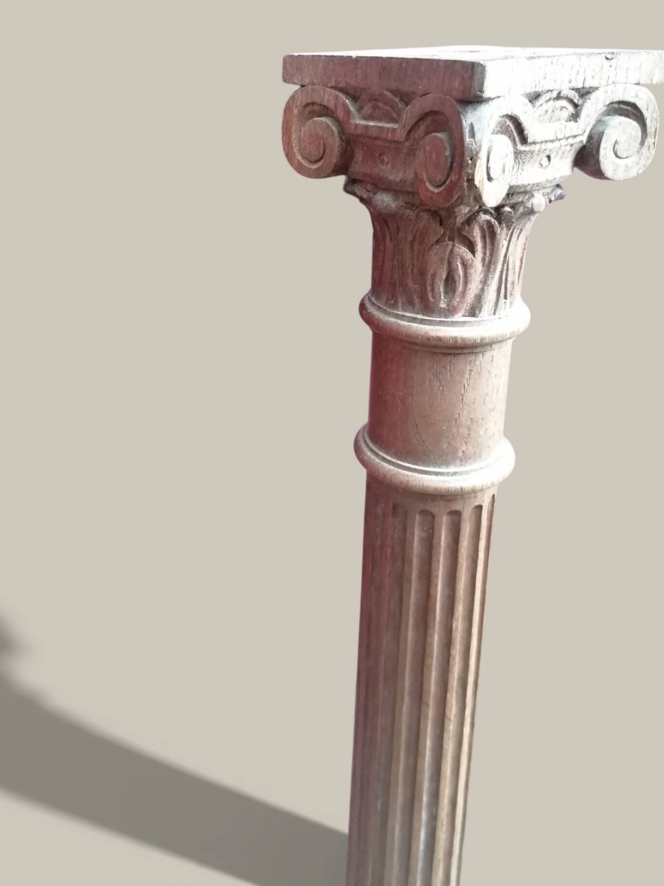 Pair of Corinthian columns H83cm in carved wood from the 19th century.