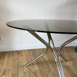 ensemble composé d'une table en chrome et verre fumé et ses 4 chaises tubulaires en chrome et skaï a