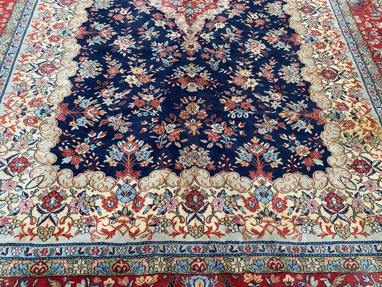 Persian style carpet in wool 250x354 cm