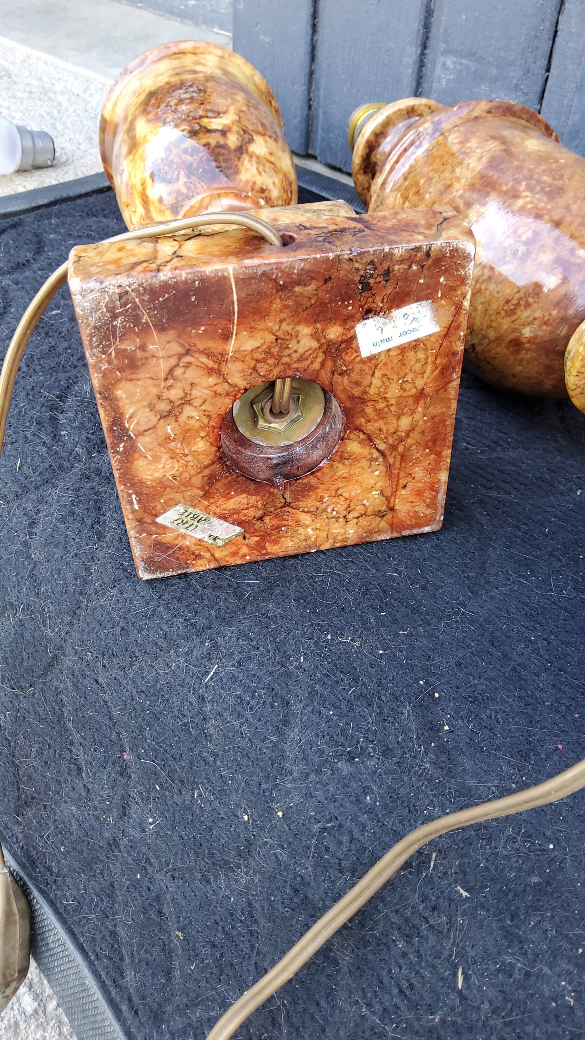 Paire de pieds de lampes des années 70 en albâtre