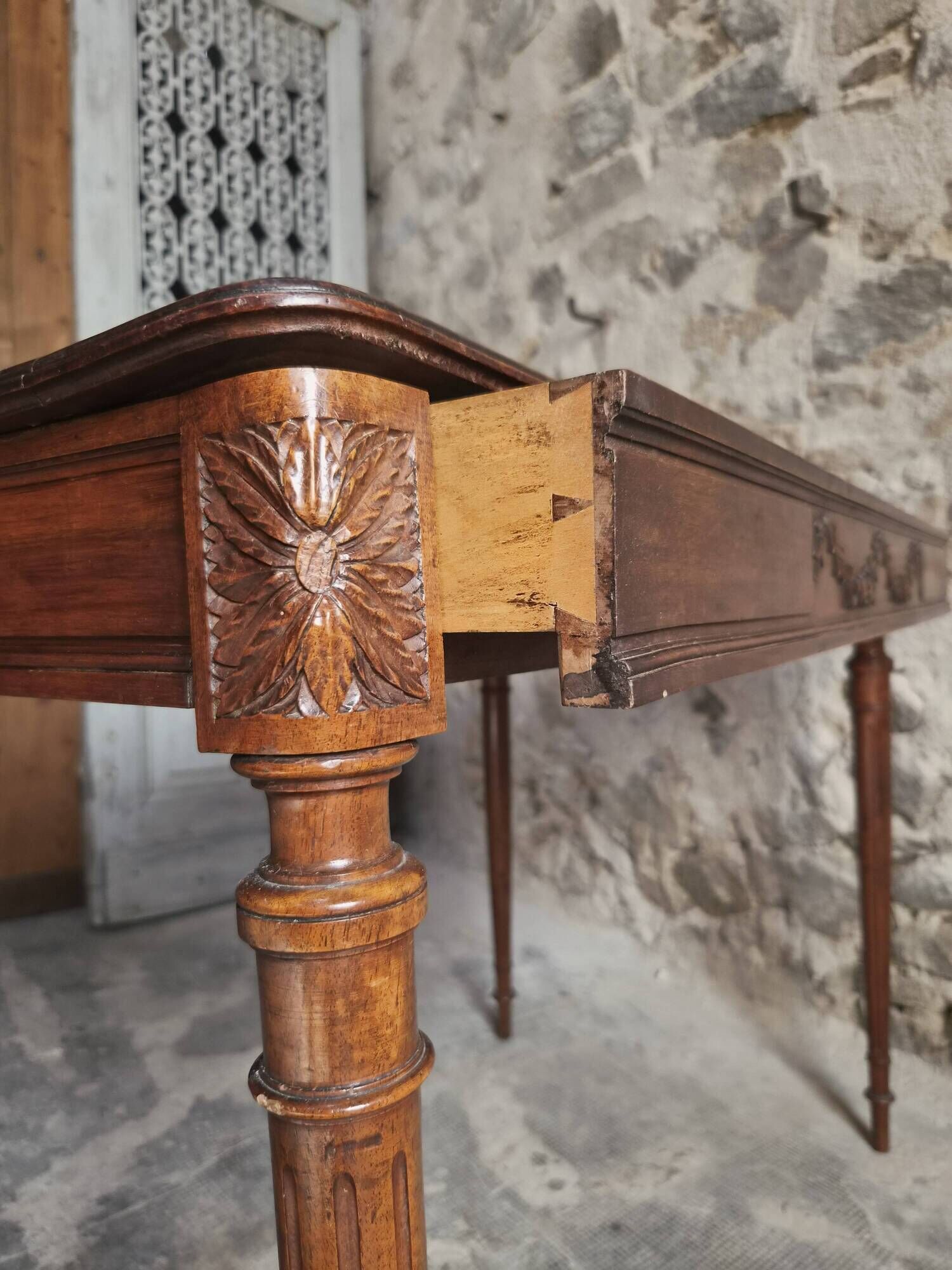 French antique writing desk in walnut, Louis XVI style, late 19th century, circa 1880–1900.