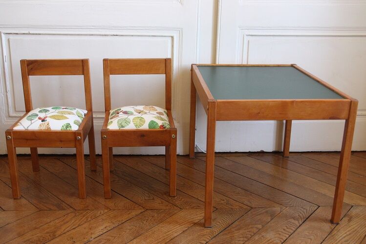 Set child chairs and table