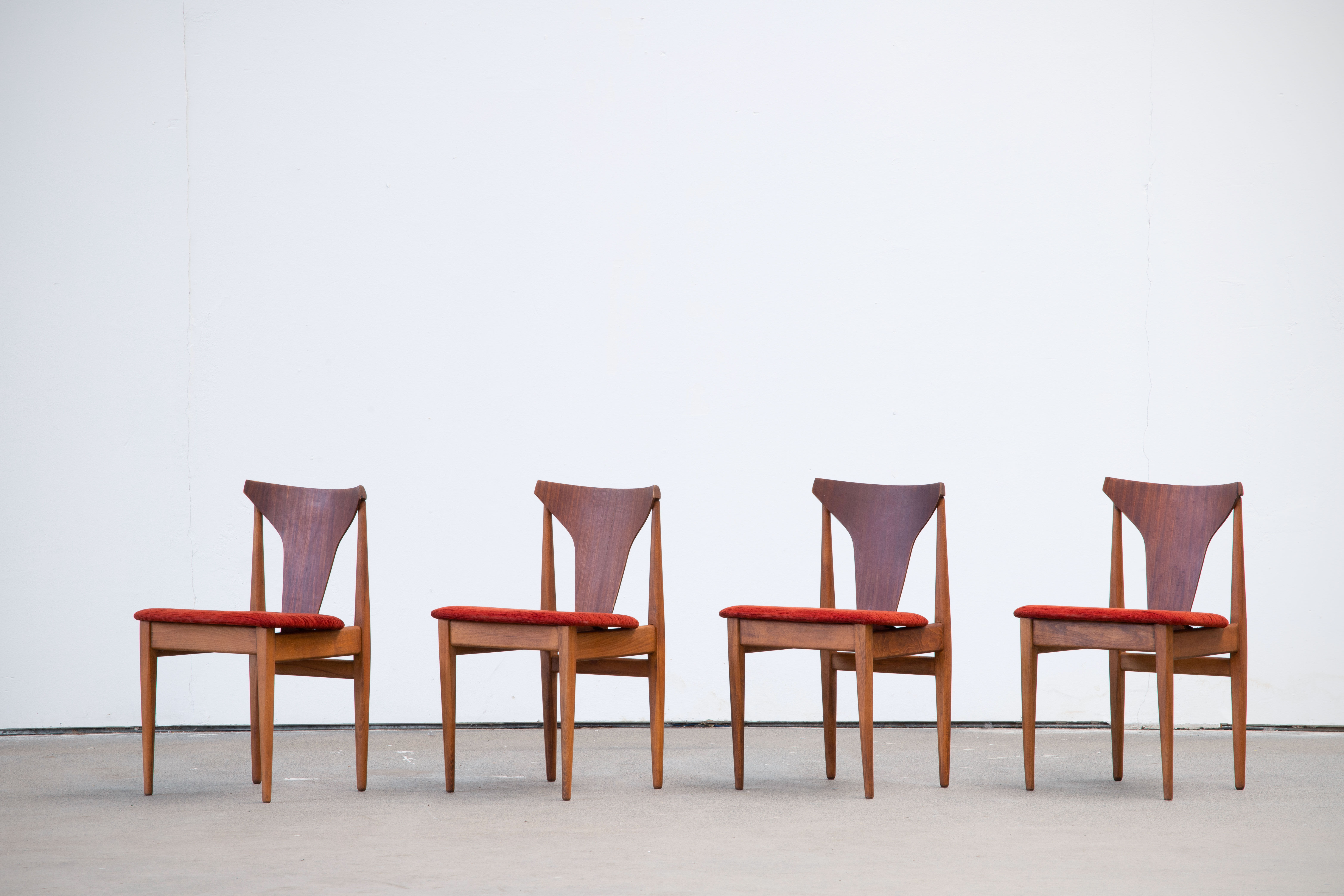 Série de 4 chaises scandinaves vintage 1960
