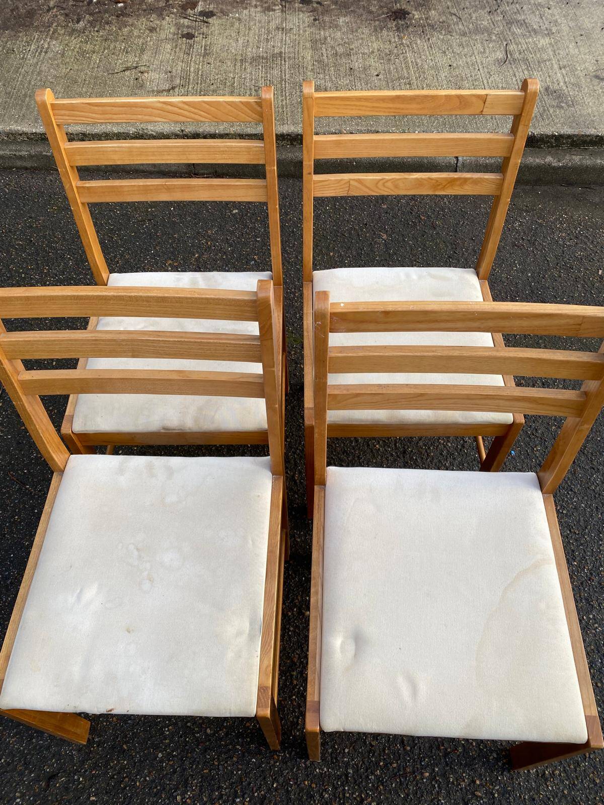 4 Scandinavian dining chairs in solid wood and fabric from the 1980s.