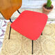 Chaise rouge et bois