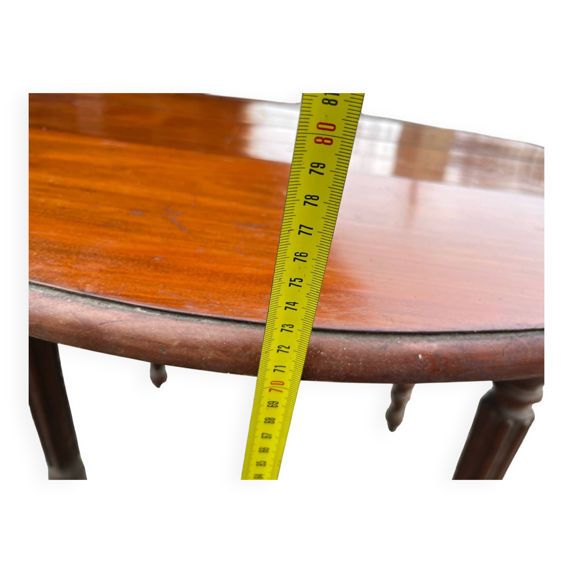 Antique round mahogany table, turned and fluted legs