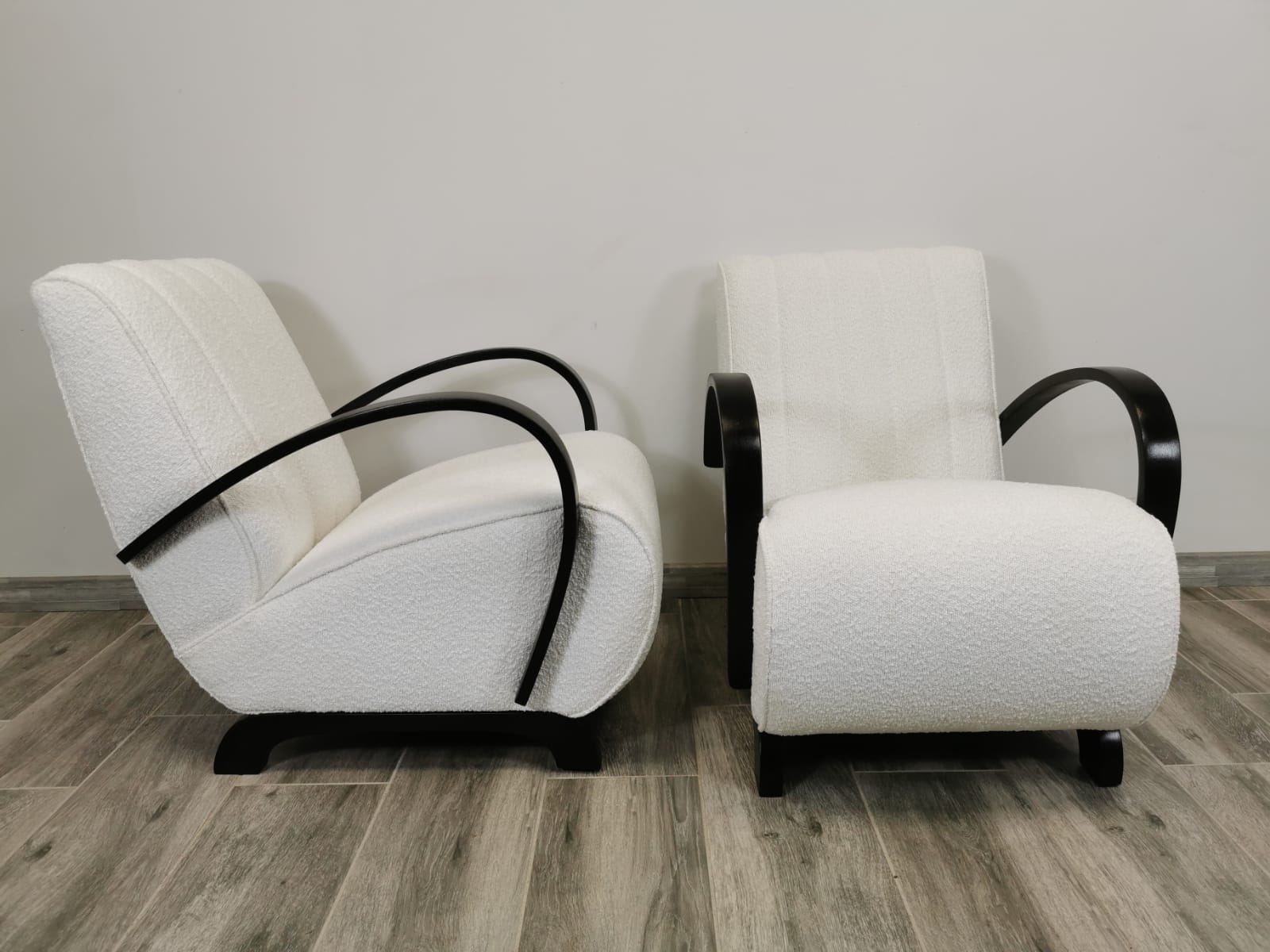 Restored armchairs by Jindrich Halabala, Set of 2