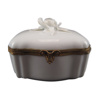 Box jewel box in porcelain of Limoges Maison COQUET décor à la Rose XX ème