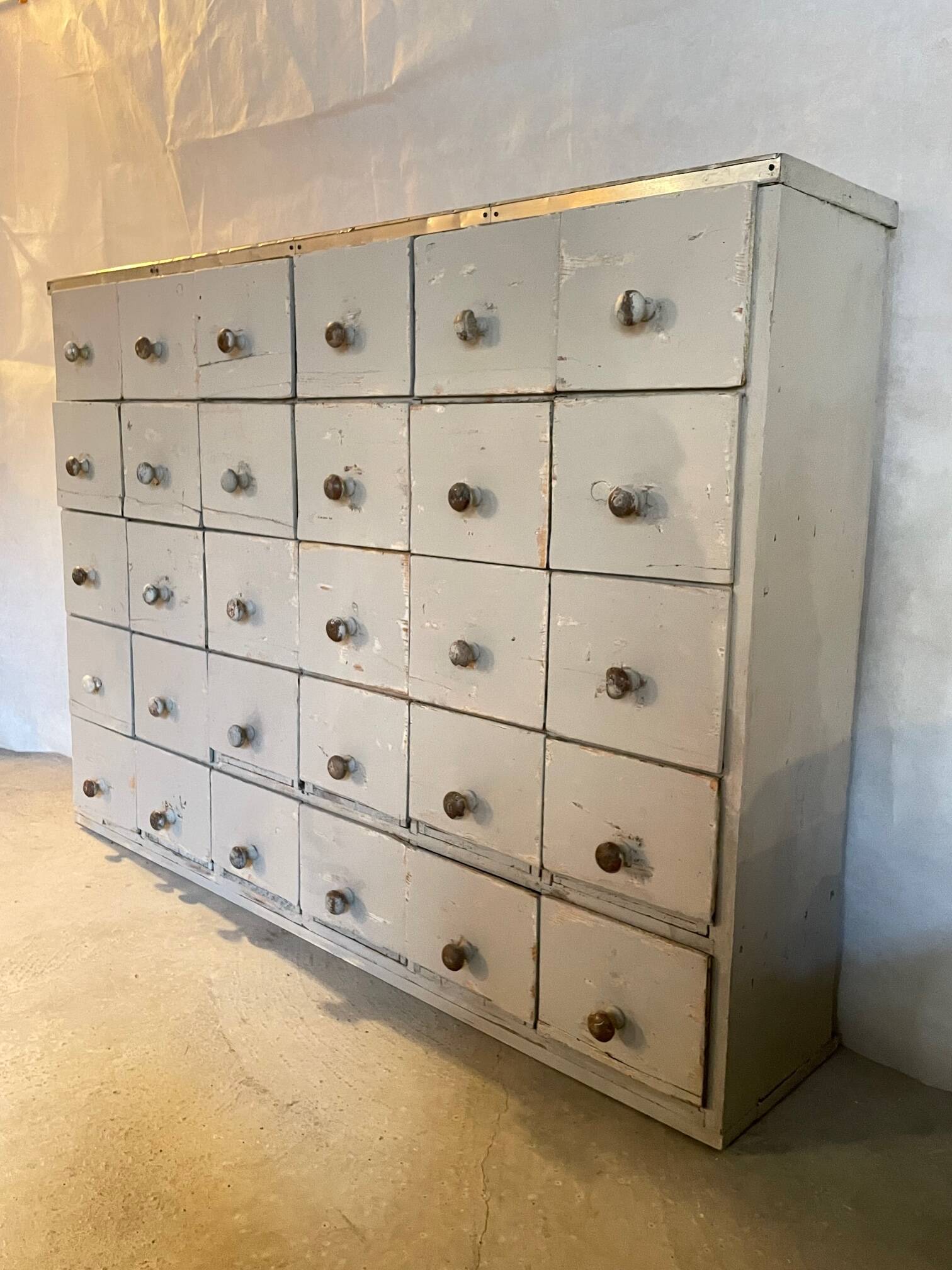 Meuble à 30 tiroirs