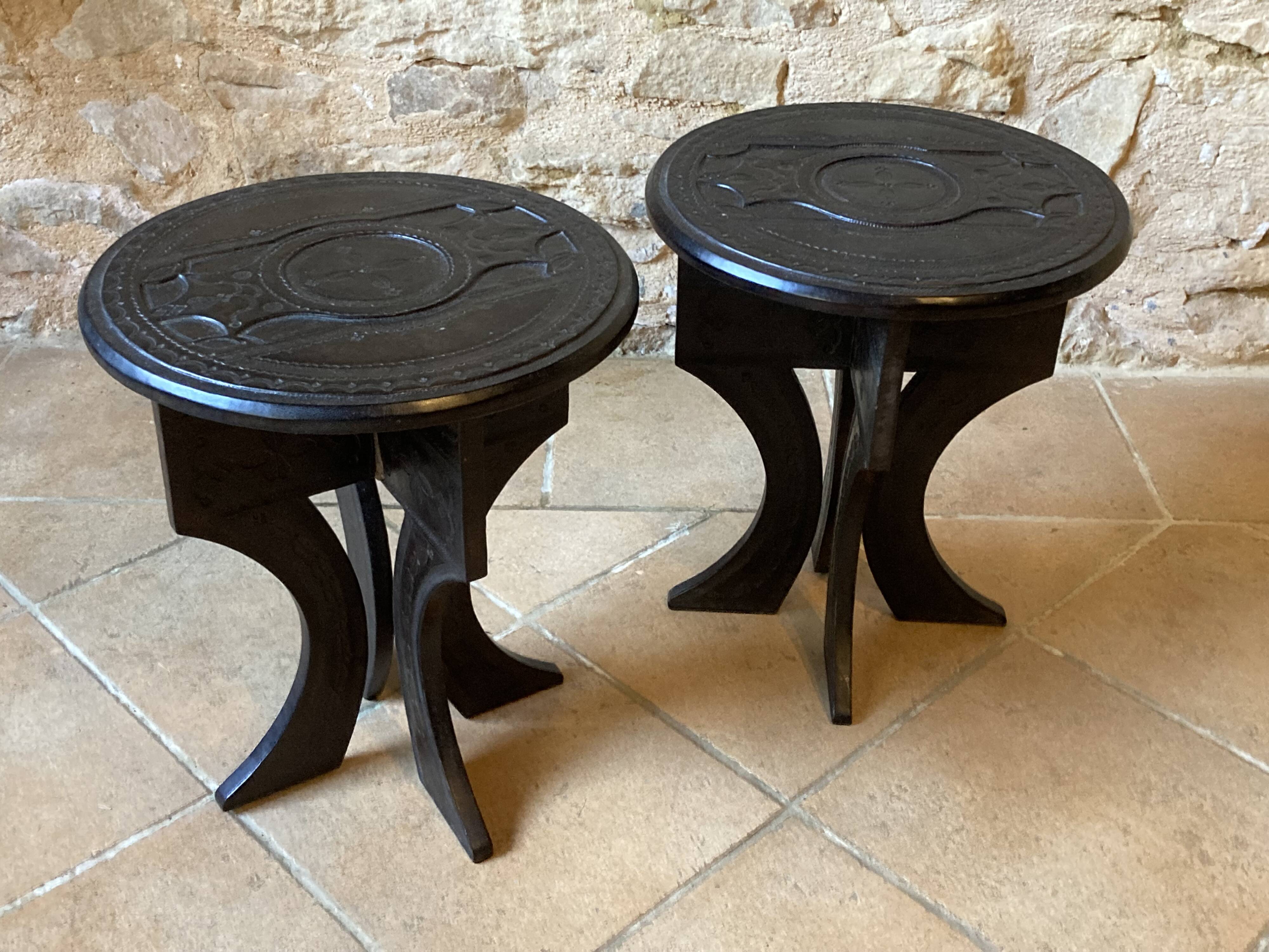 Touareg pedestal tables in wood and embossed leather