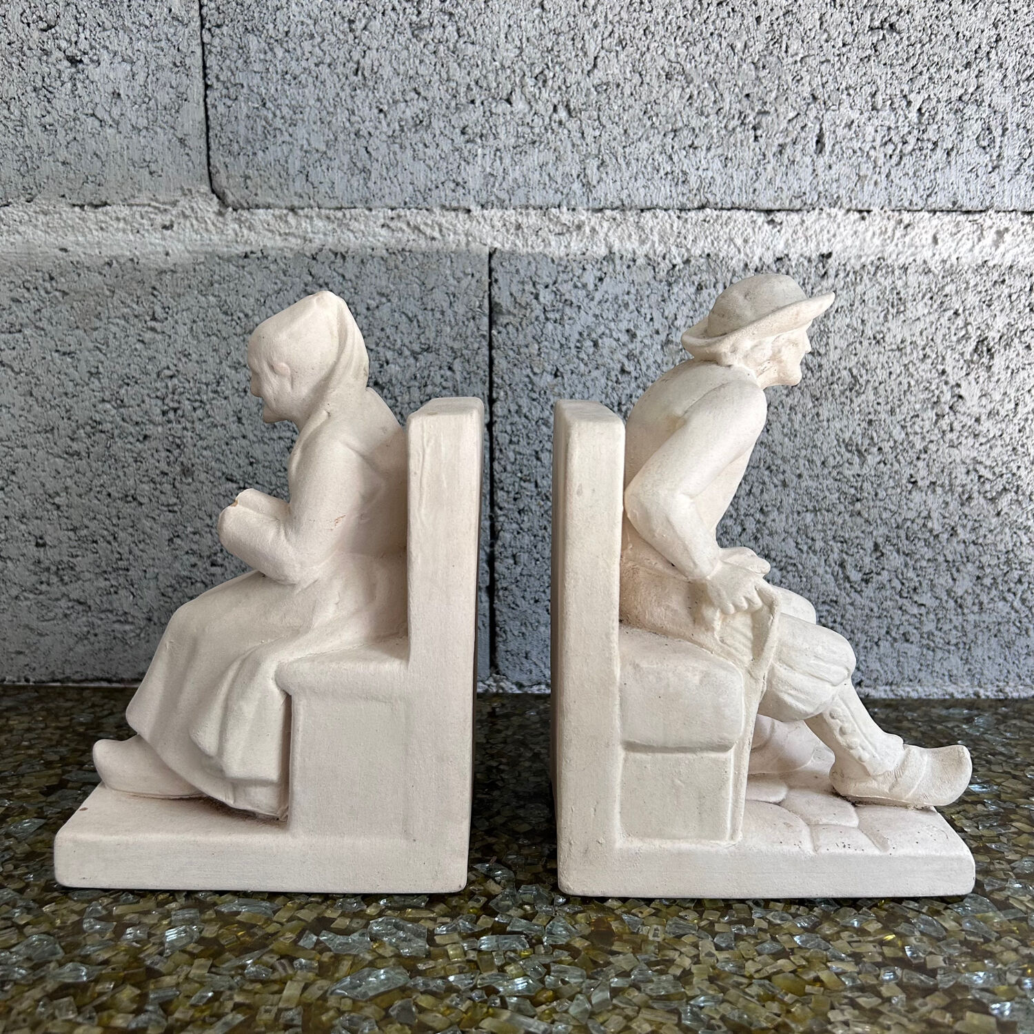 Paire de serre livres personnages bretons