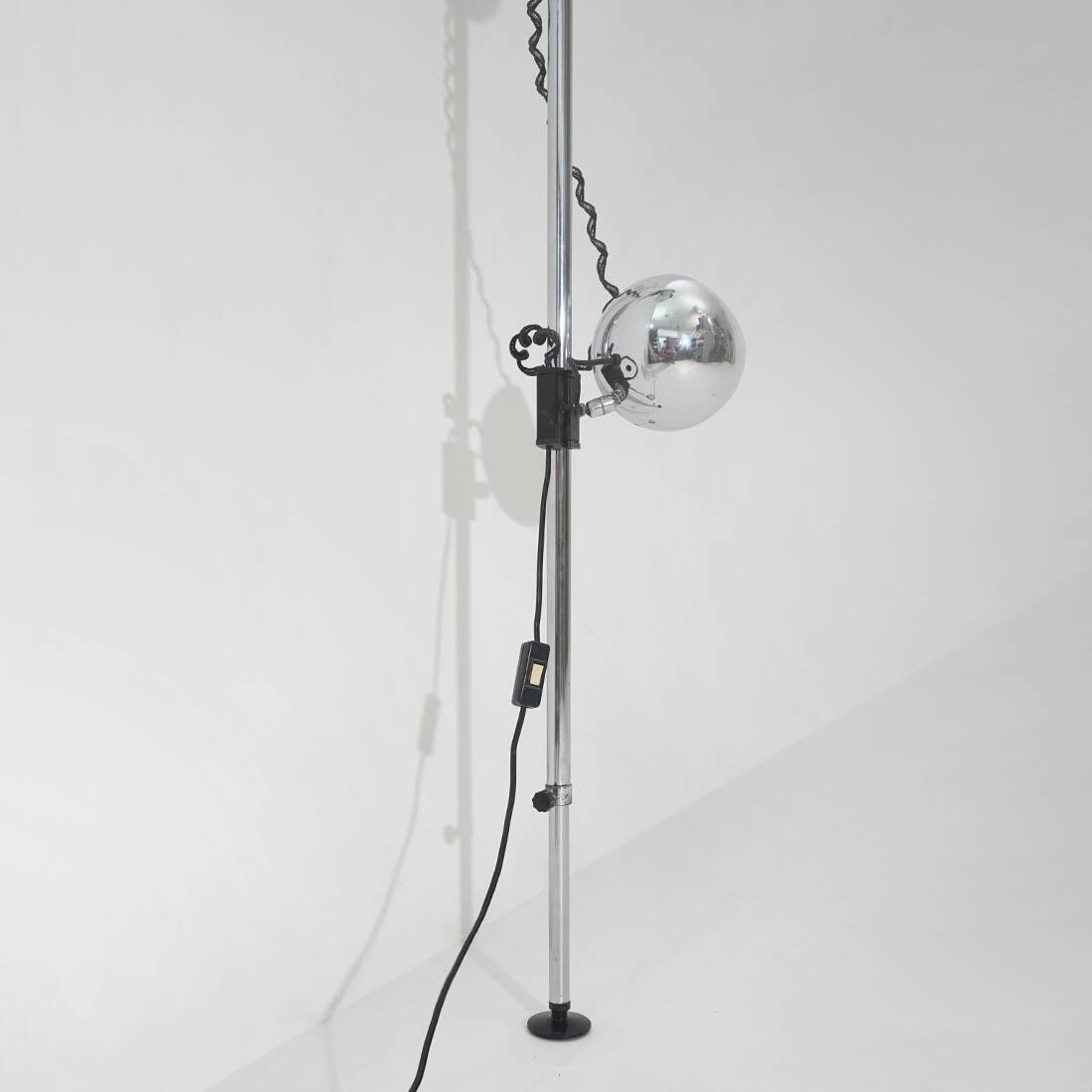 Lampe de sol chrome allant du sol au plafond, années 1970