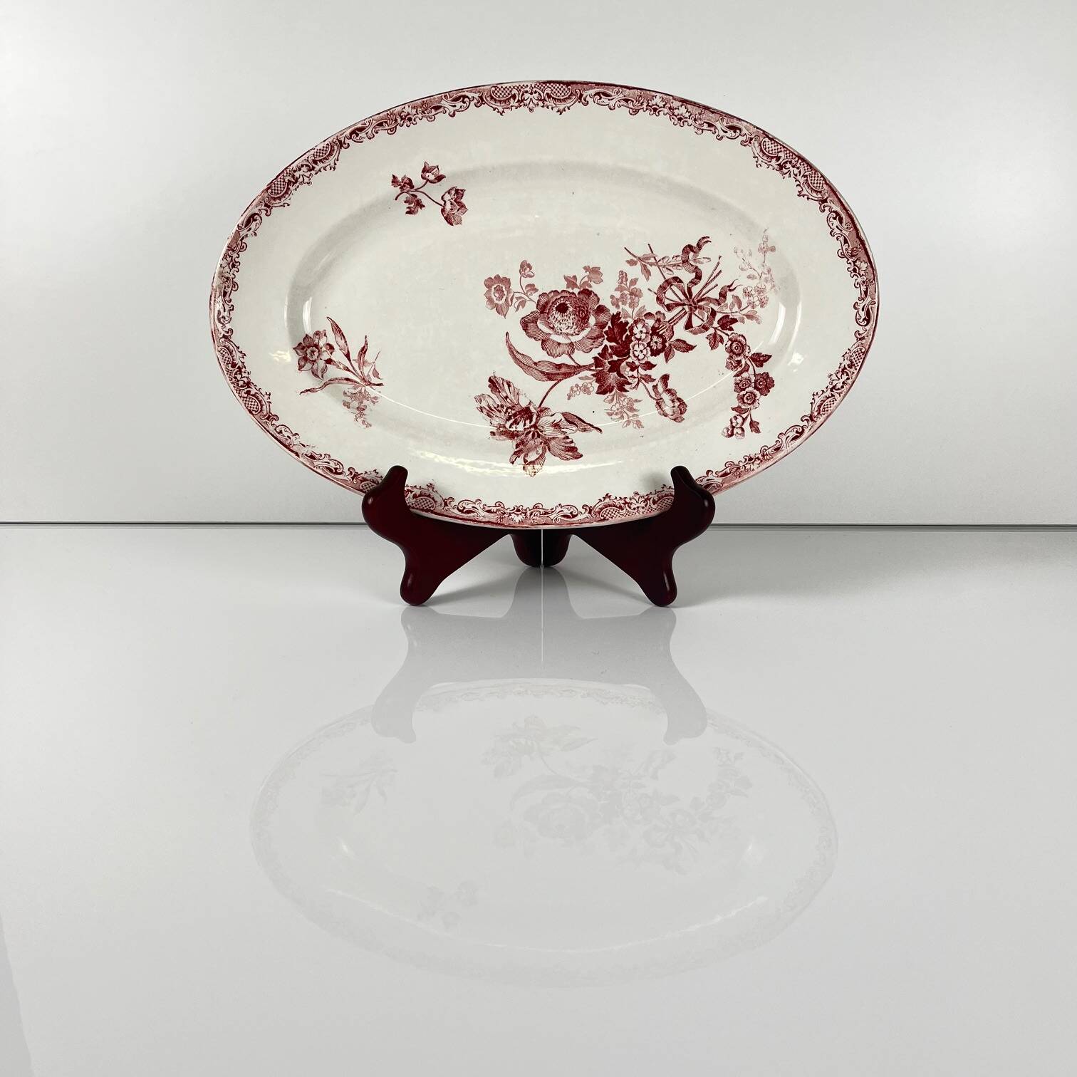 Oval dish "Fontange" Sarreguemines, red, 1920-1950