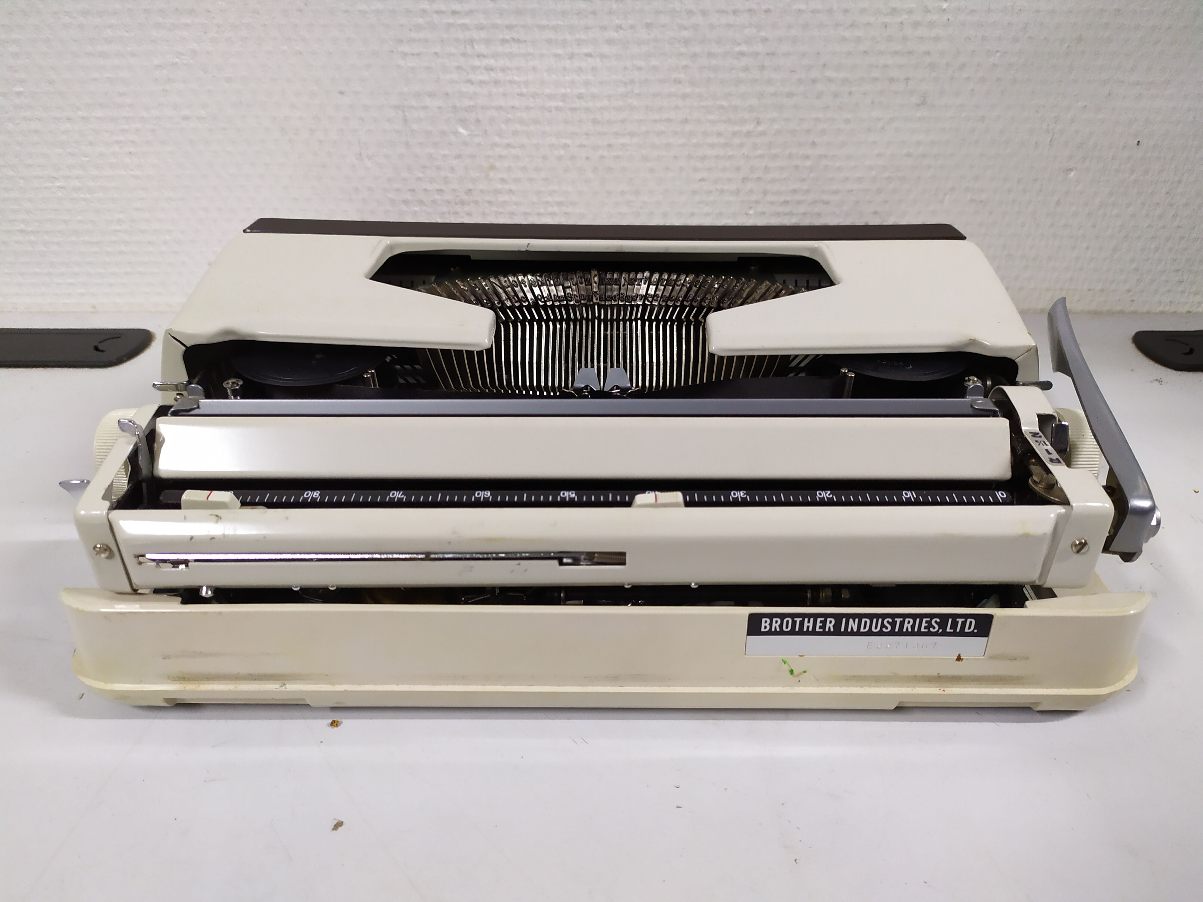 Typewriter Brother 1972 Deluxe 1350