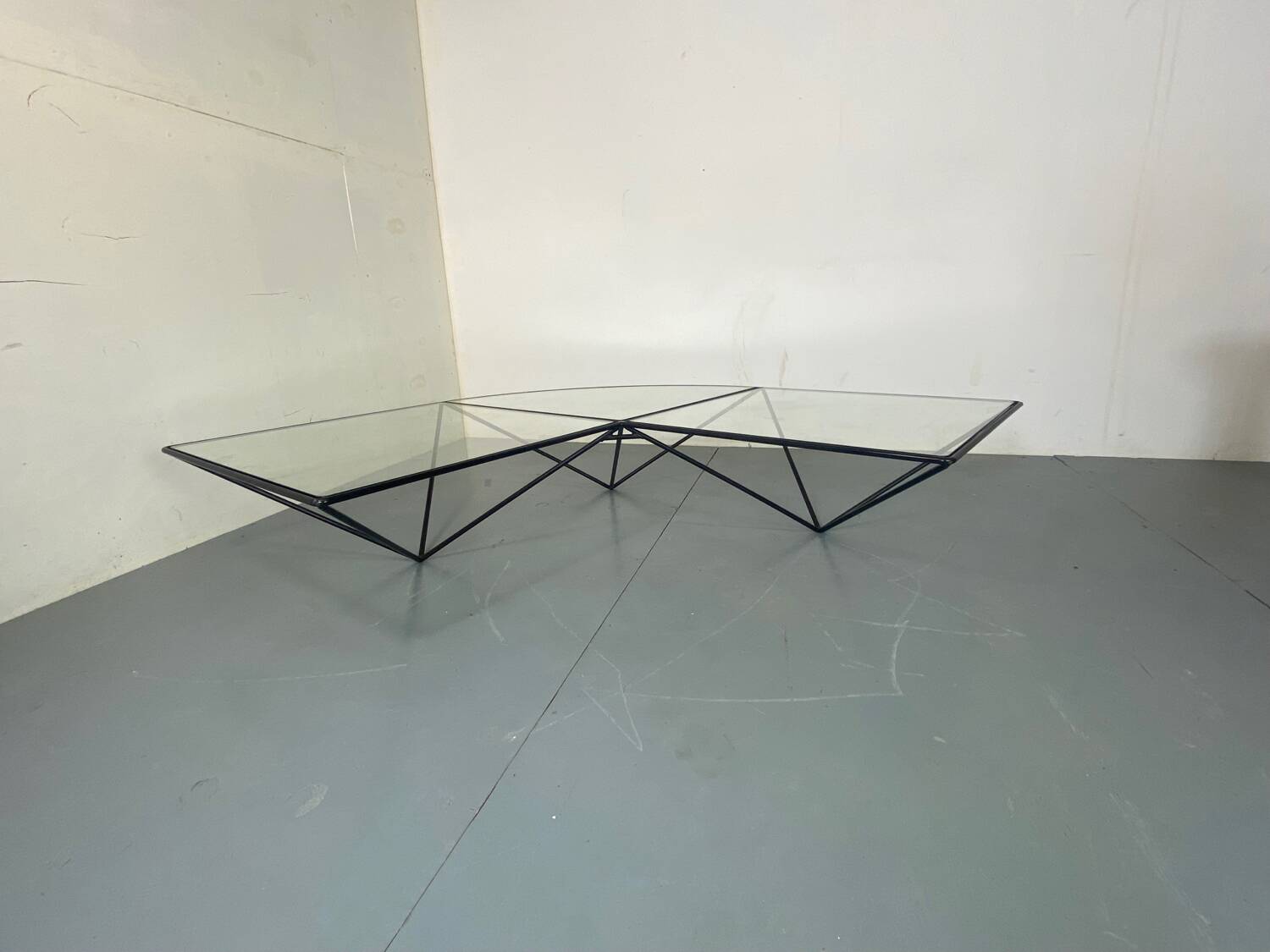 Table Basse Moderniste Furtive en Acier et Verre, Italie, années 1980