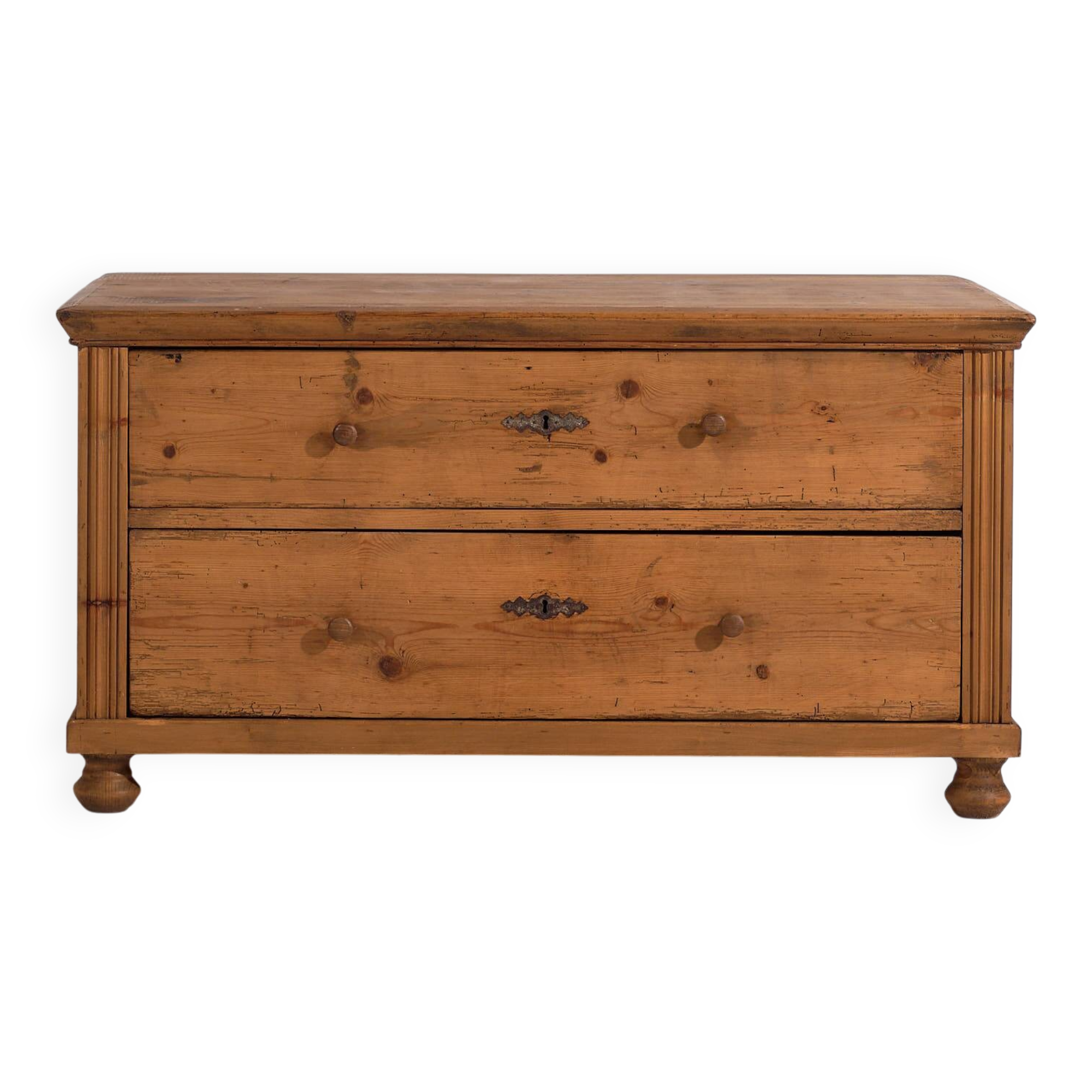 Small antique chest of drawers (circa 1920)