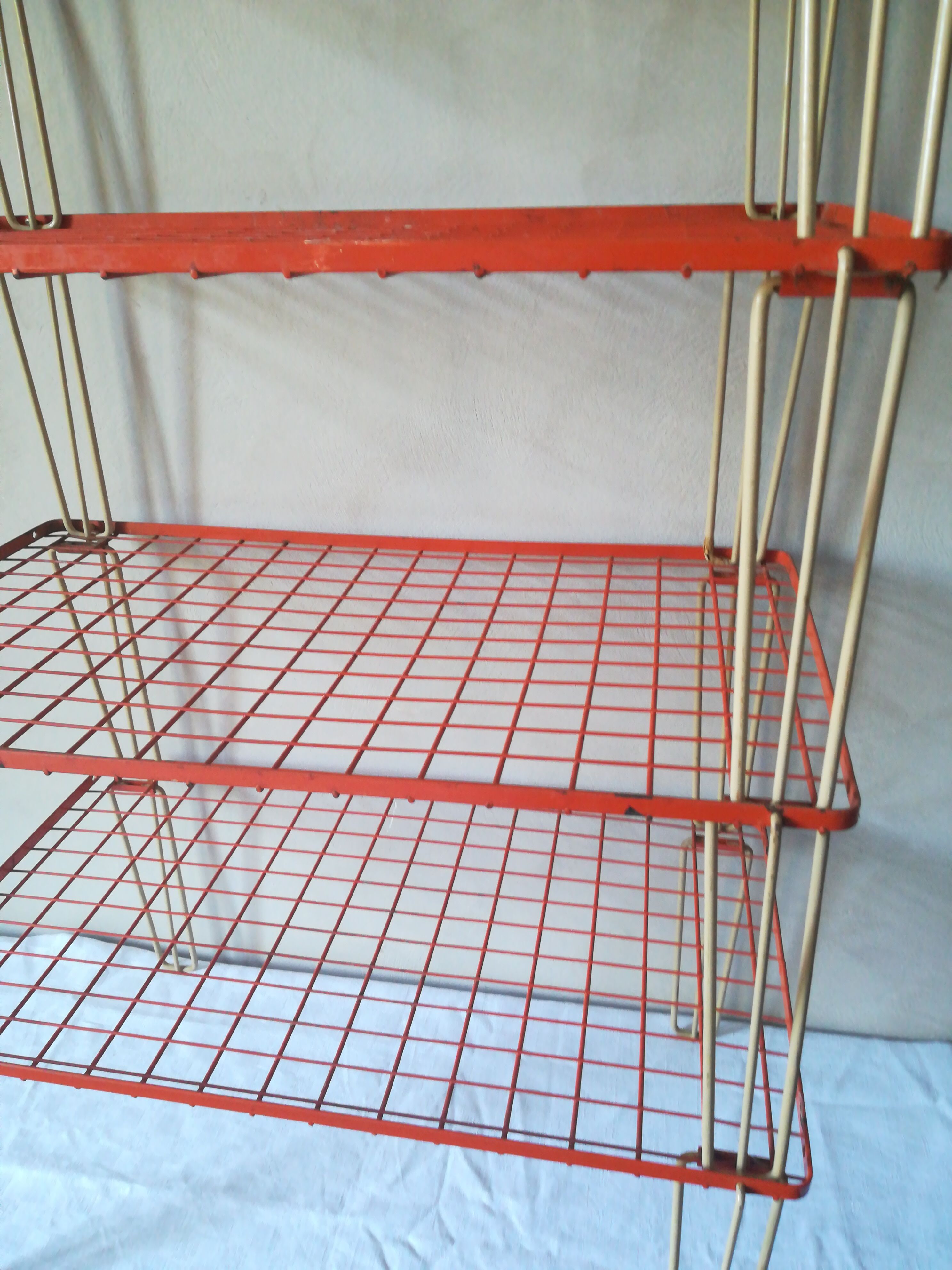 Étagères modulables en metal