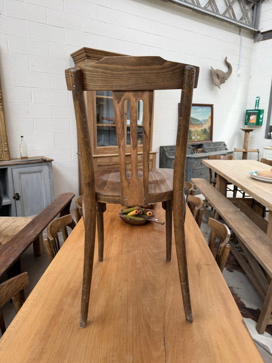 Suite de 54 chaises de bistrot