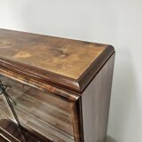 1930s Art Decò display cabinet in walnut and walnut root