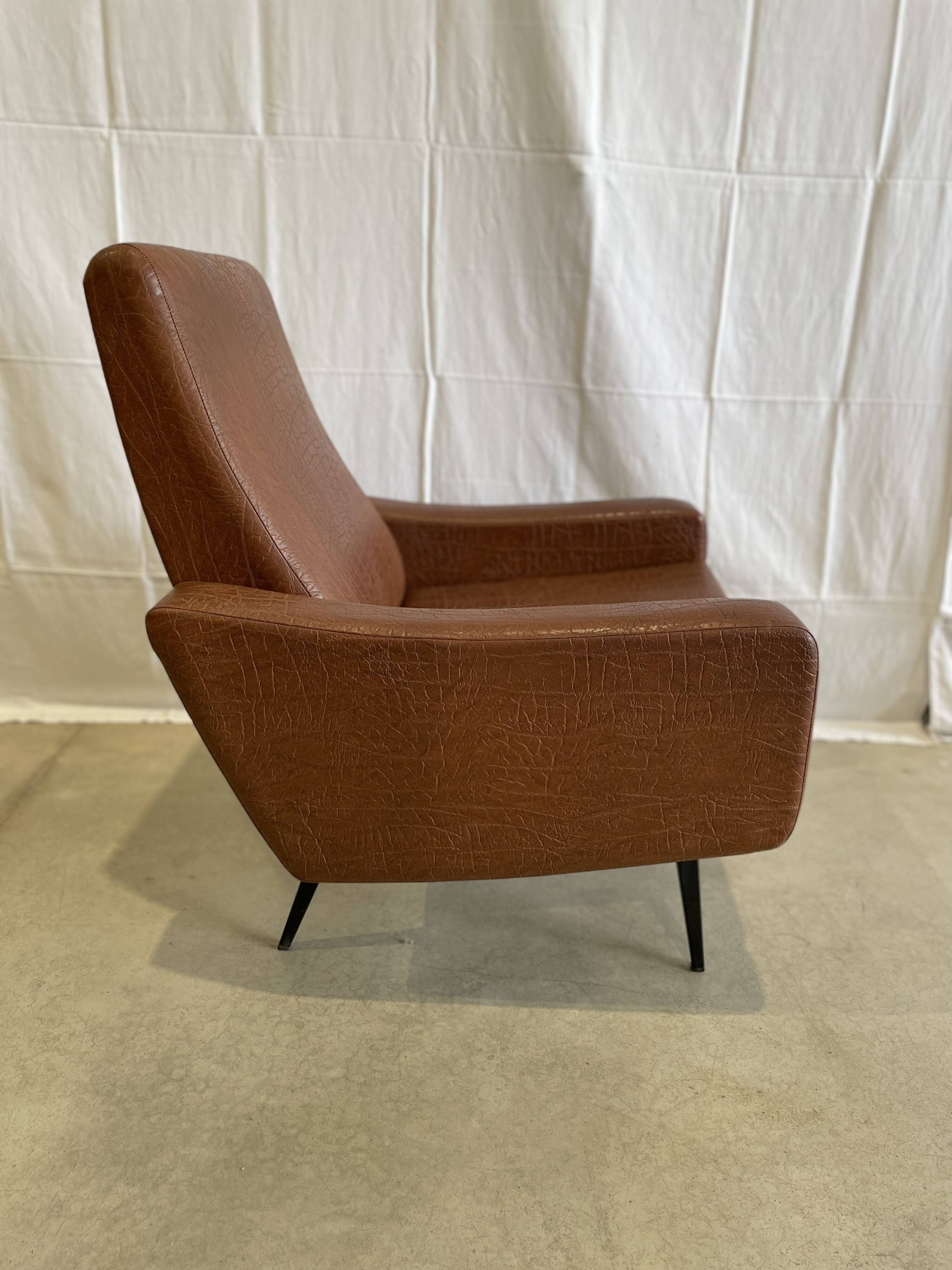Retro armchair in brown skaï