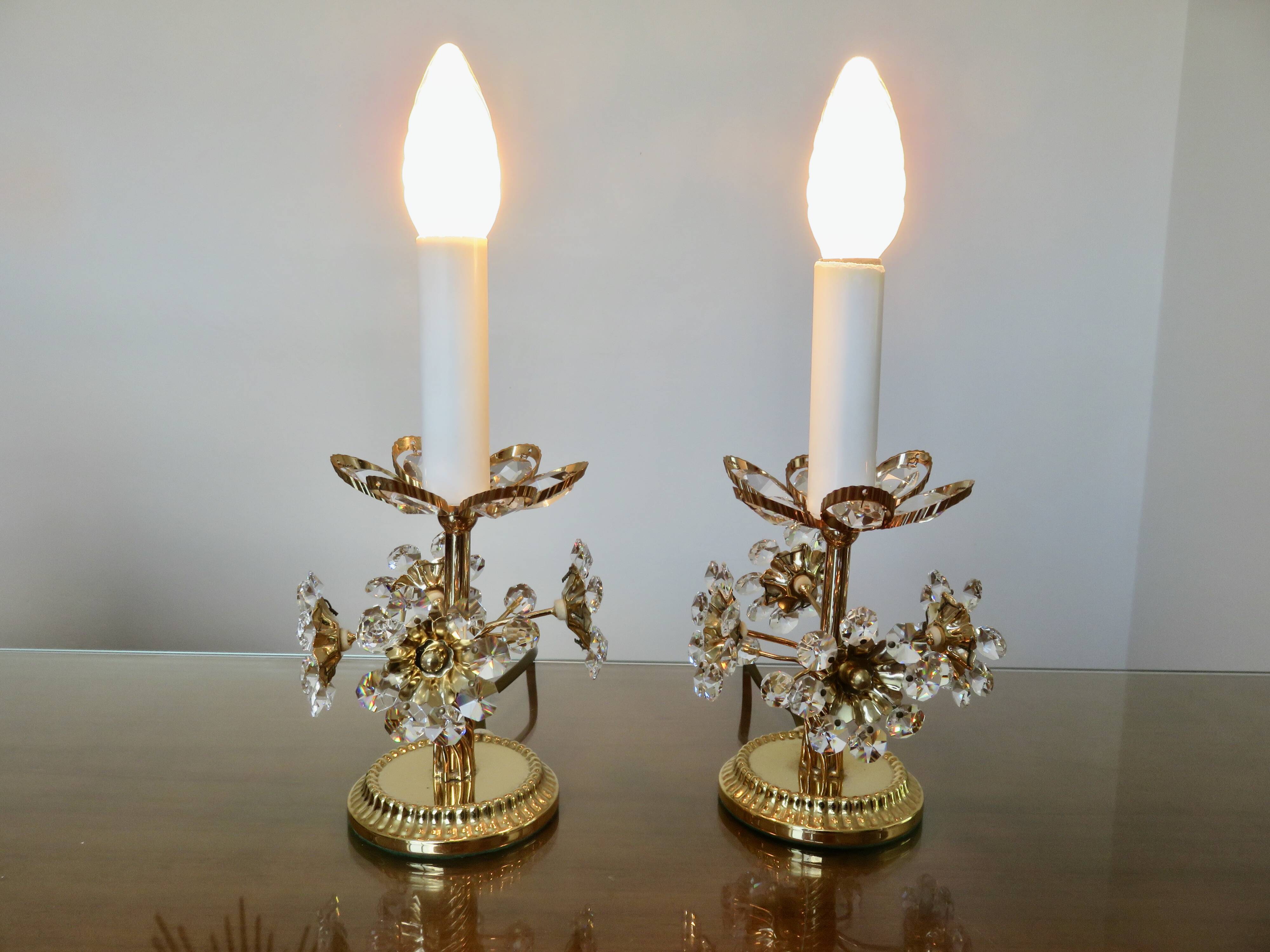 Pair of flower lamps, Hollywood Regency, crystal and gilded brass, 1970