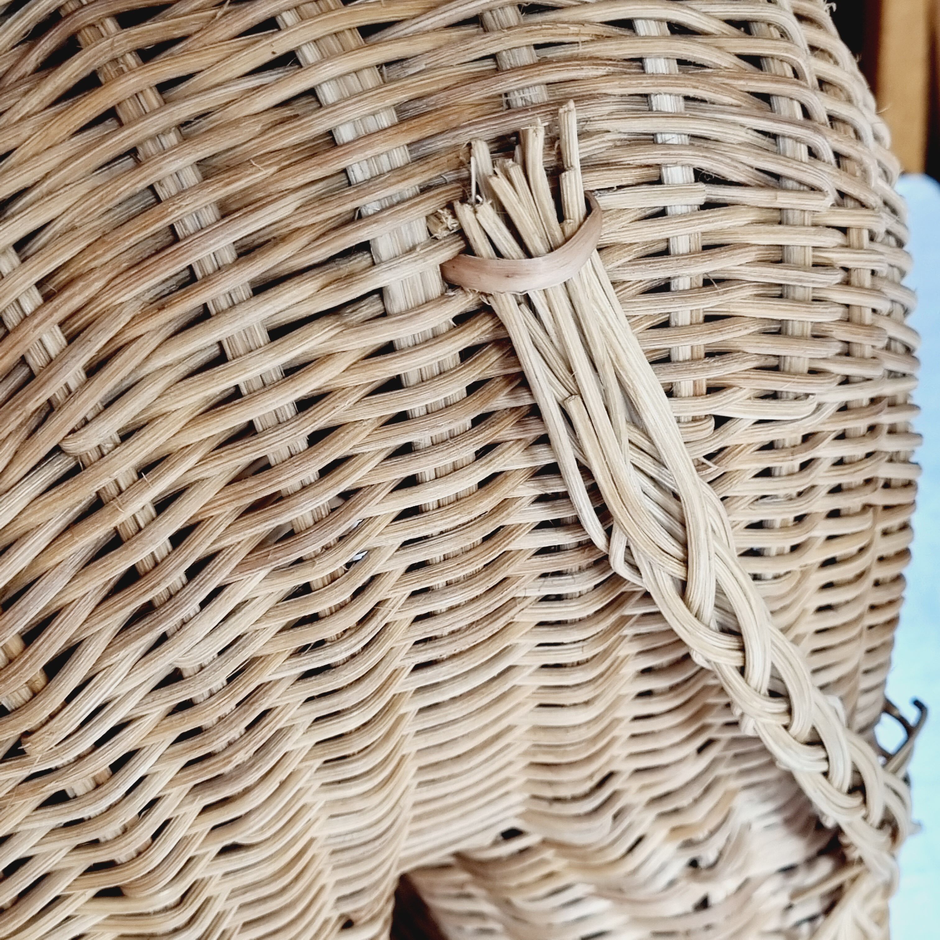 Side table or end of elephant sofa in wicker and rattan 70'