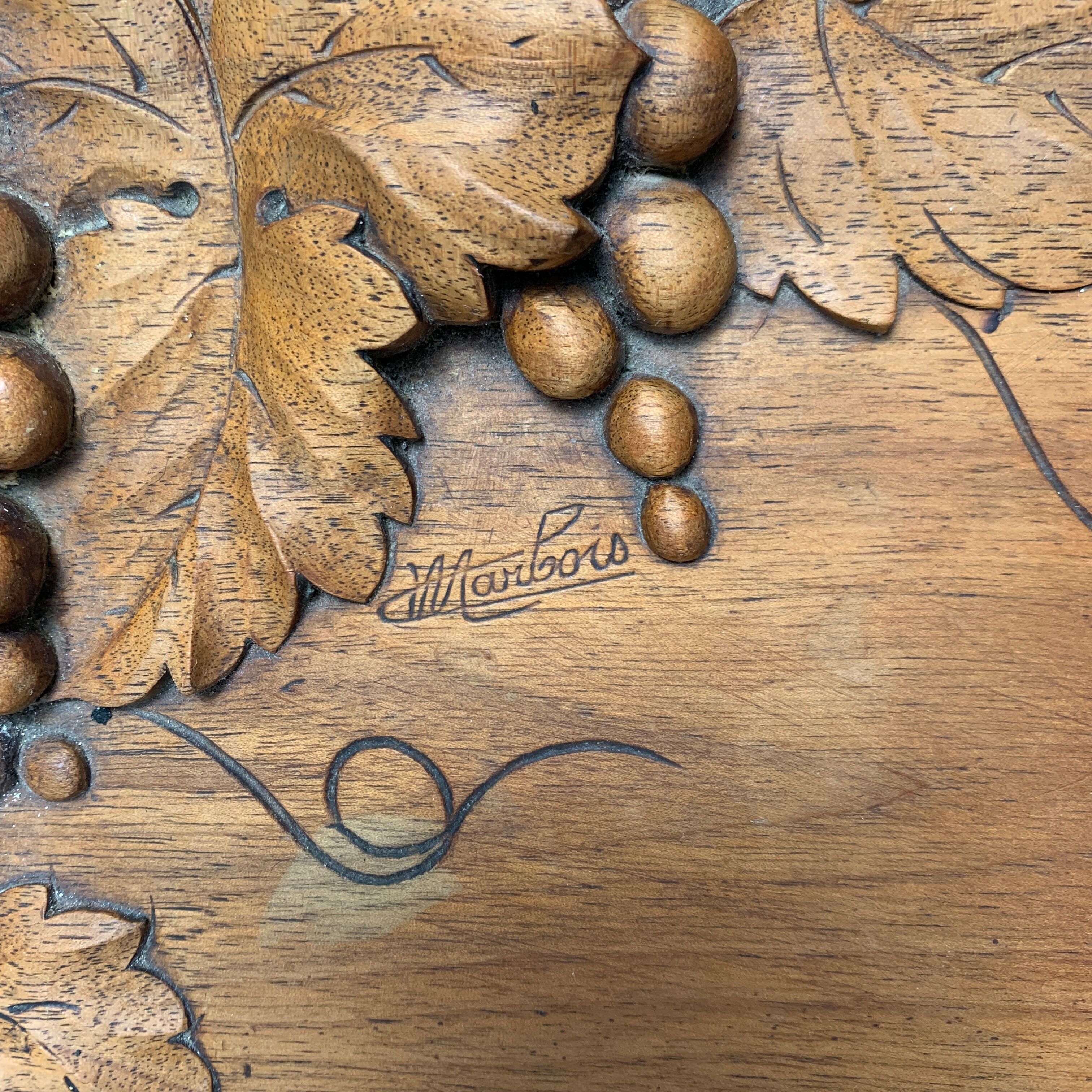 Scuplté wooden top in Art Nouveau Style Marbois