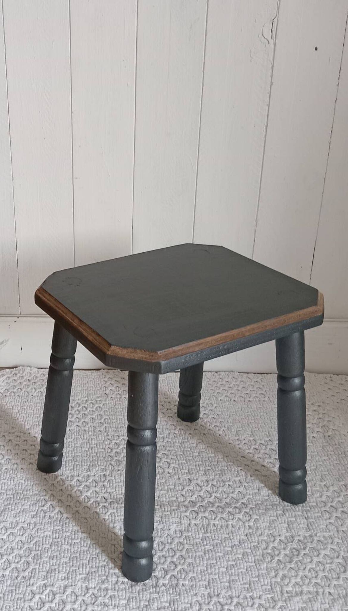 Stool / plant stand