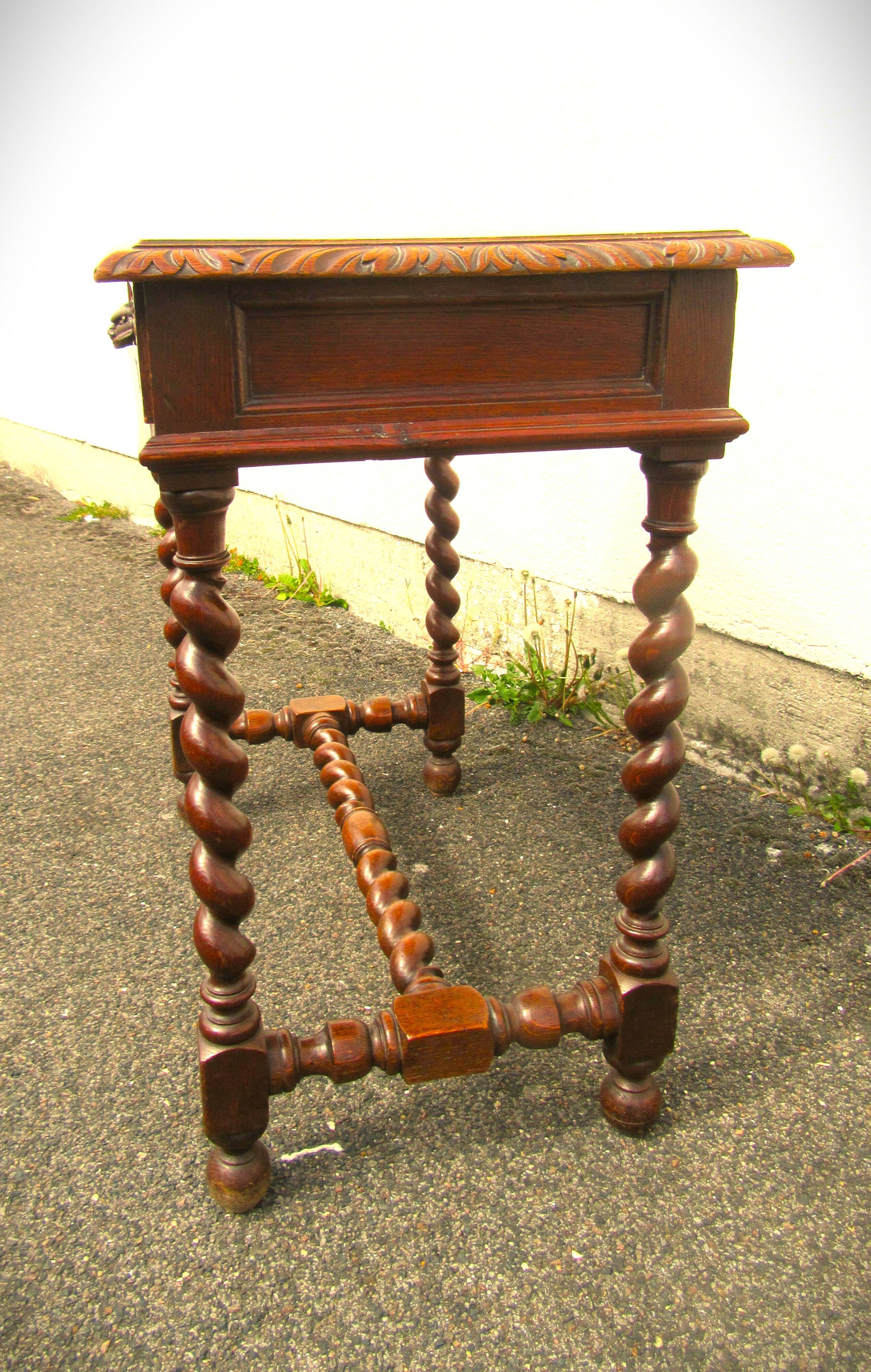 Table bureau style louis XIII
