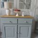 Buffet compacte  réenchantée en vert de gris, plateau bois.