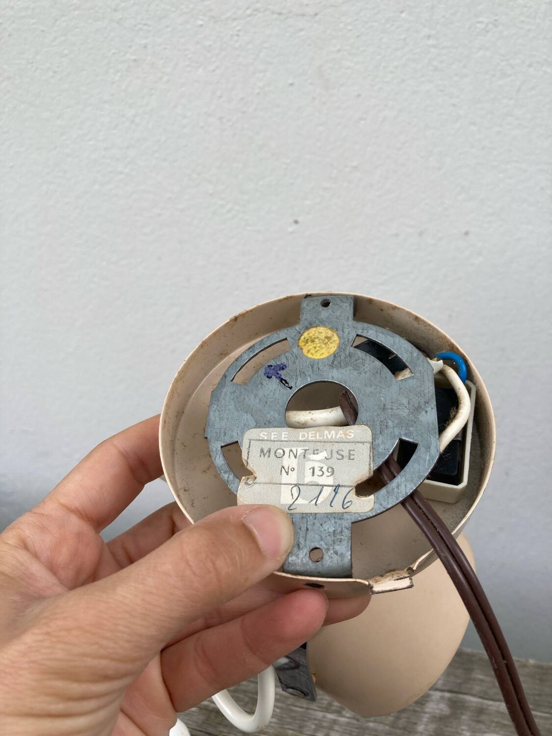 Delmas beige metal wall light, 1970