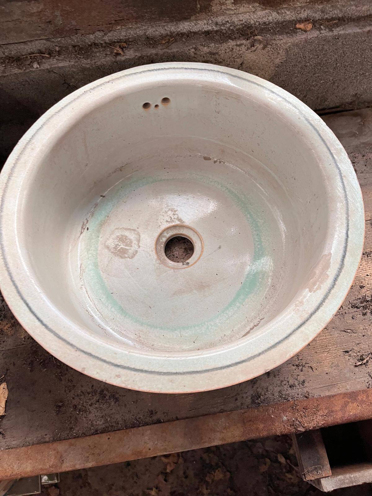 Cylindrical stoneware sinks
