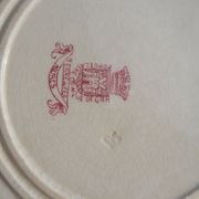 Assiette en porcelaine opaque de Gien terre de fer modèle Mûres diam  23 cm