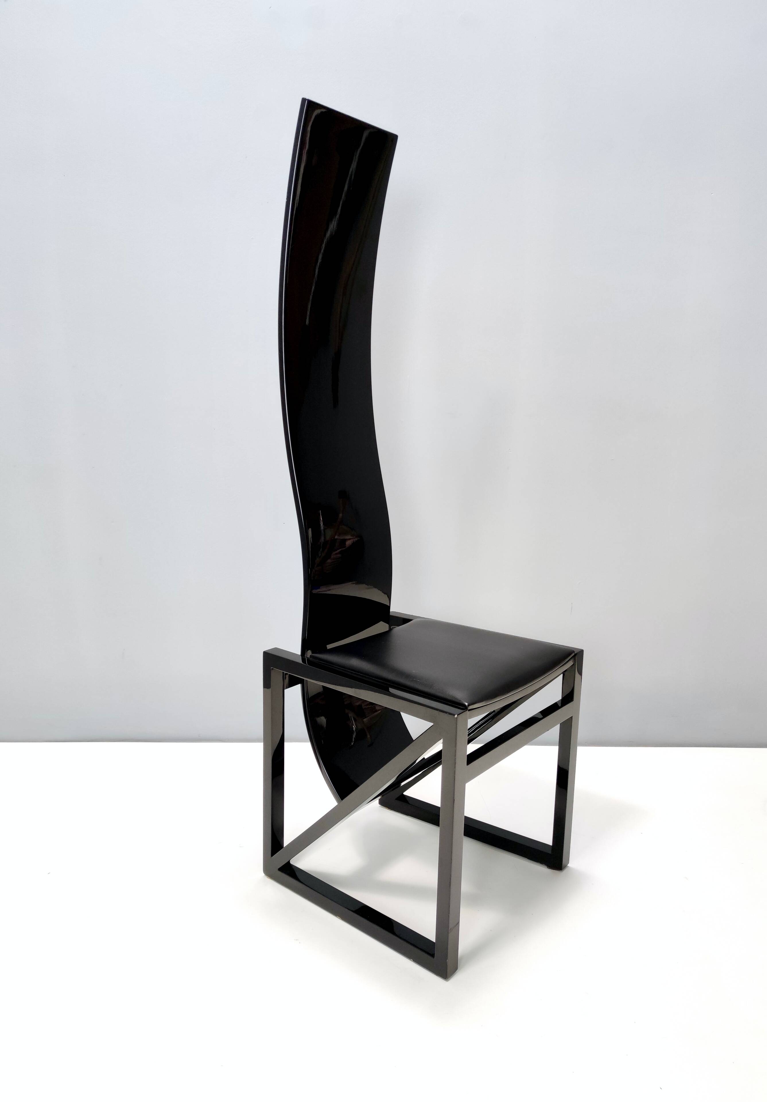 This chair from the EDO series was designed by the Japanese architect Kisho Kurokawa in the 1980s an