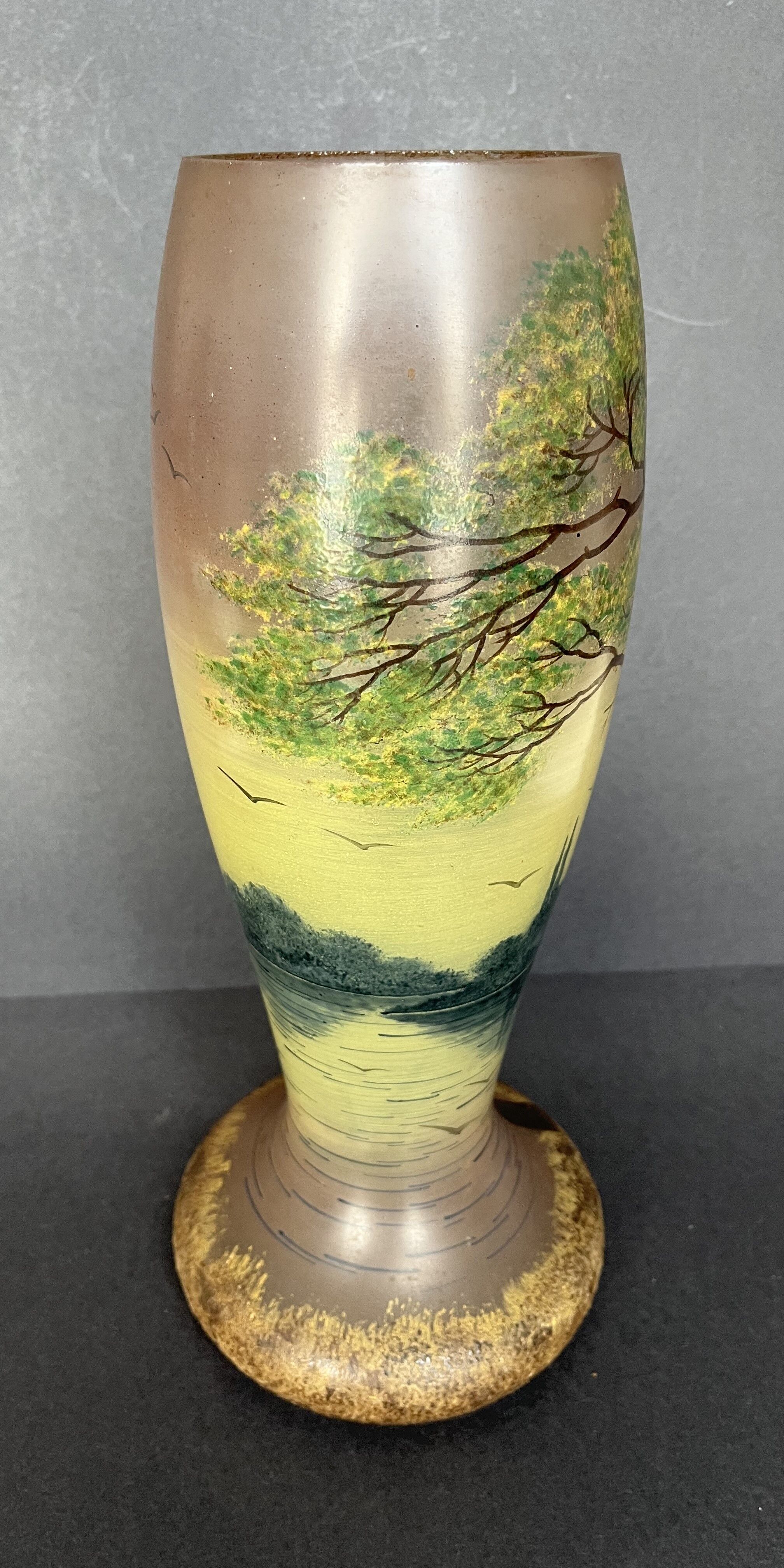Vase en verre émaillé