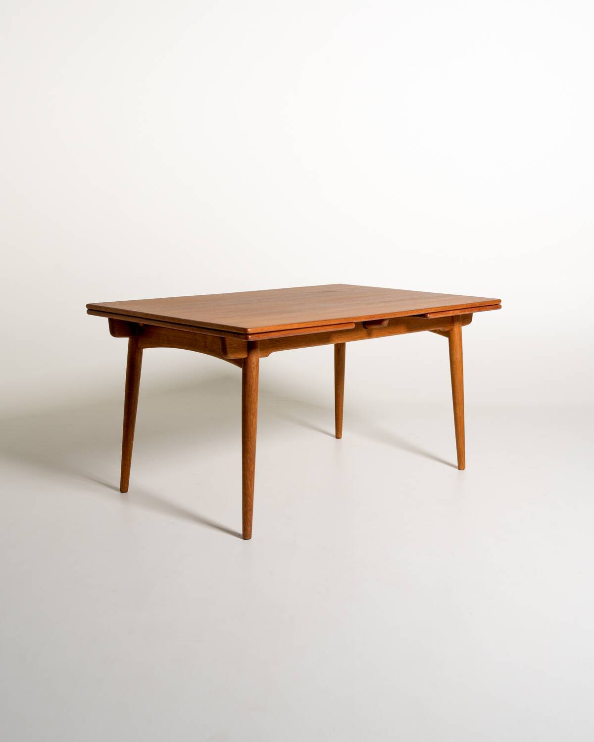 Table “AT-312” par Hans J. Wegner pour Andreas Tuck, années 1950.
