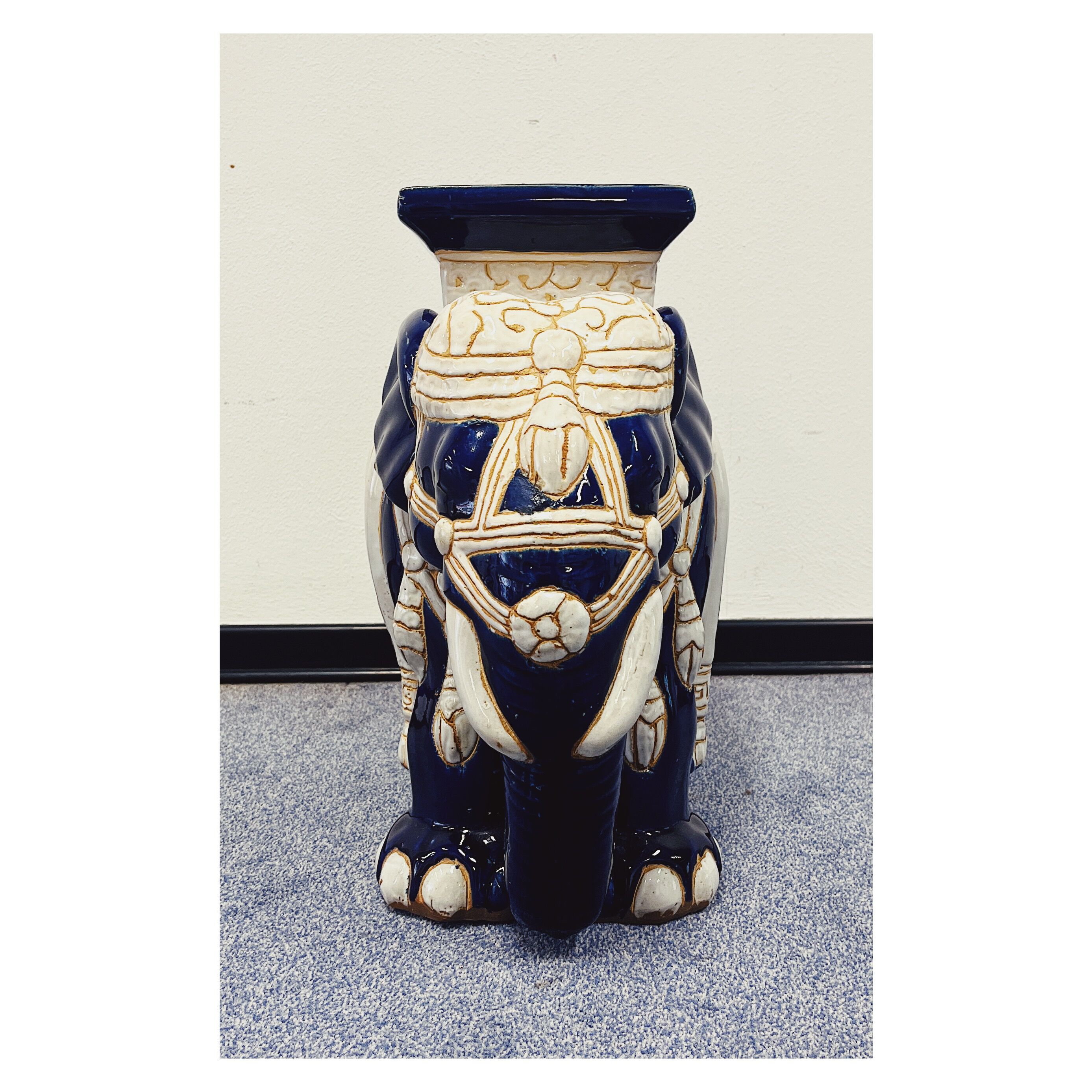 Plant table elephant ceramic