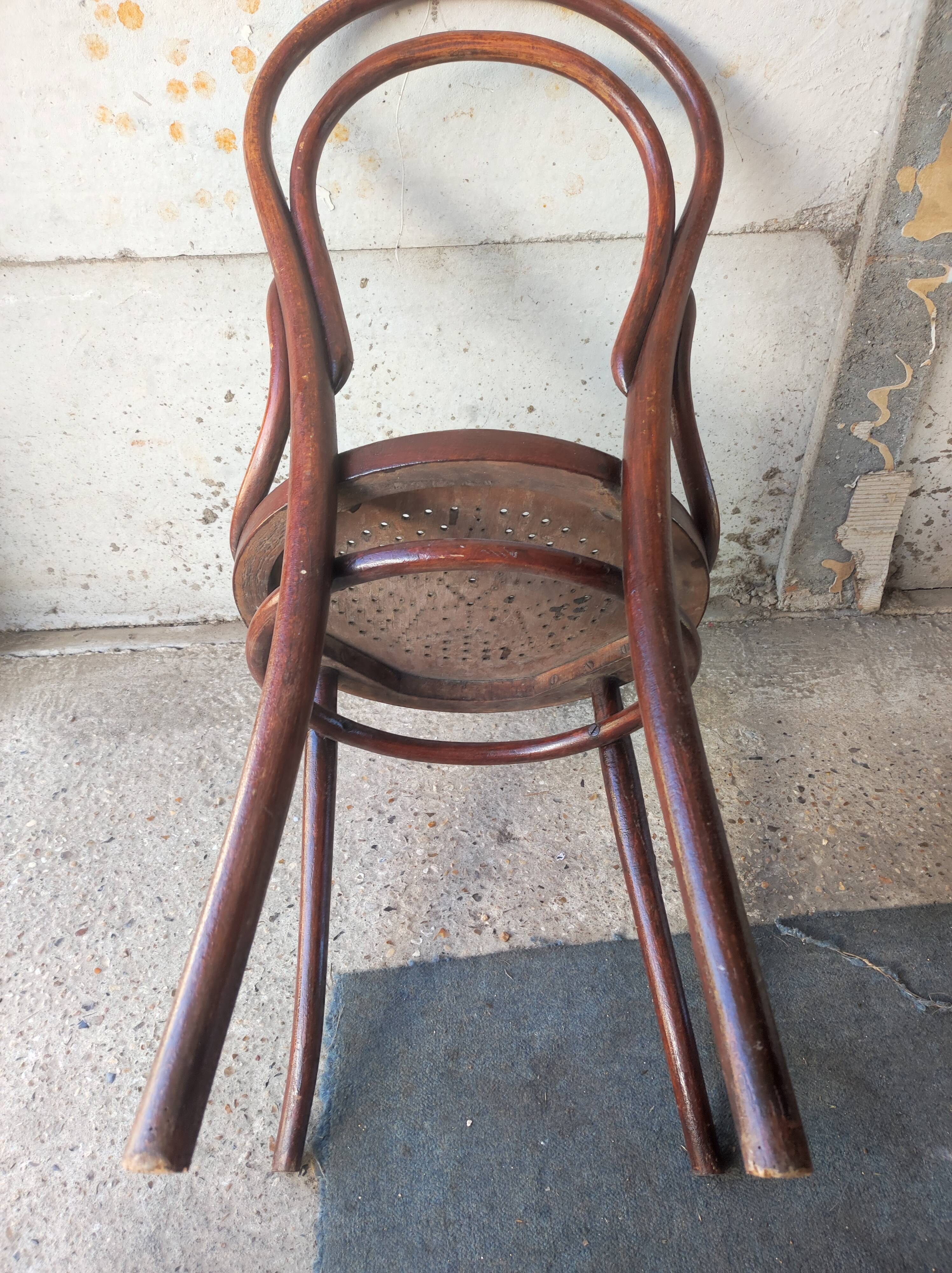 Curved wood bistro chair