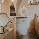 Table d’appoint en travertin