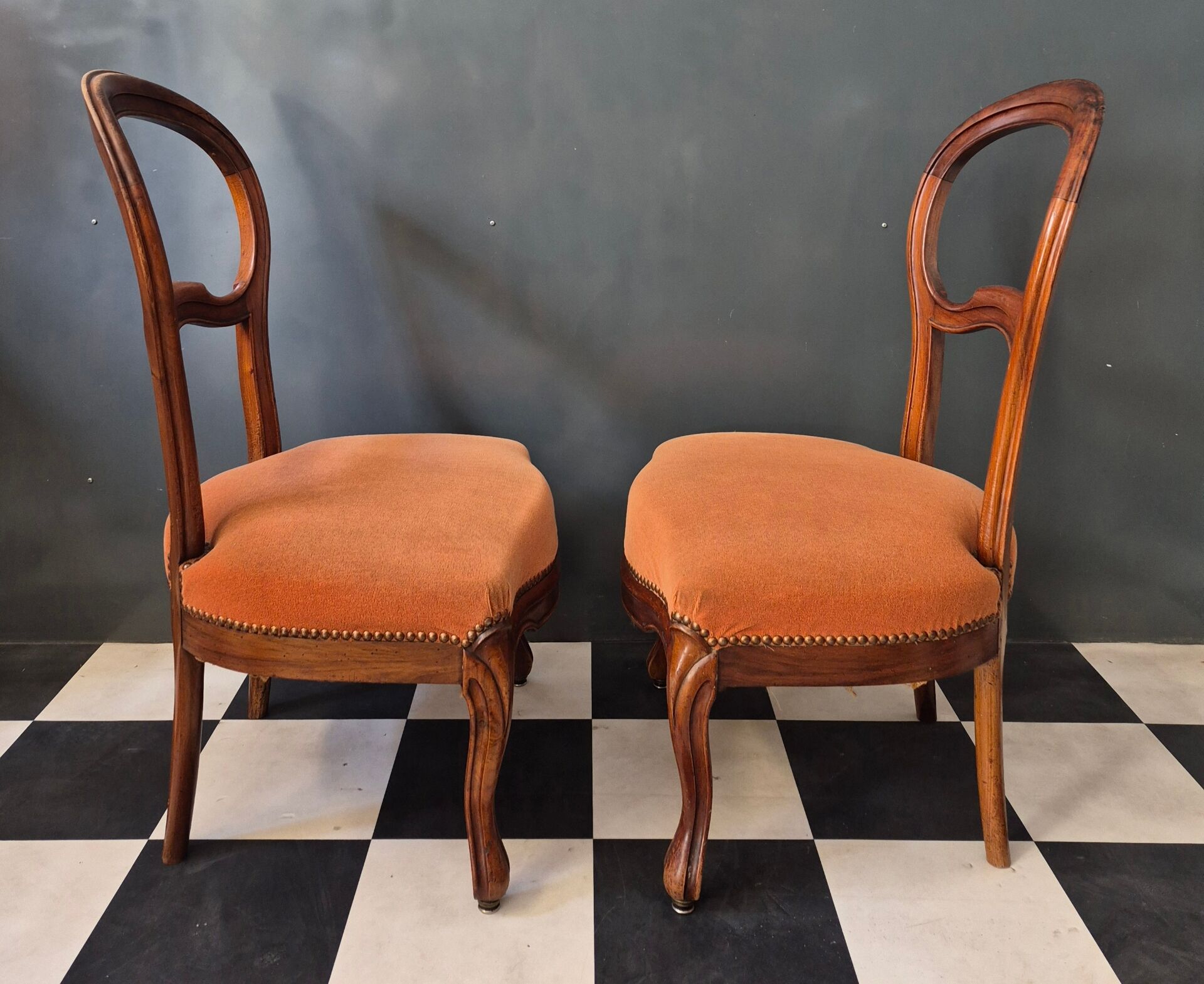 Paire de chaises basses chauffeuses style Louis Philippe