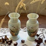 Paire de vases 19e en verre opaline signés