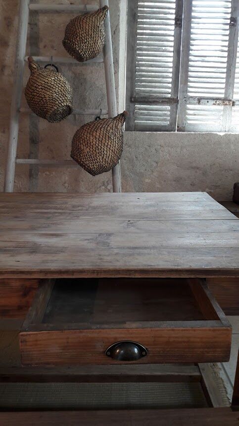 Farm table