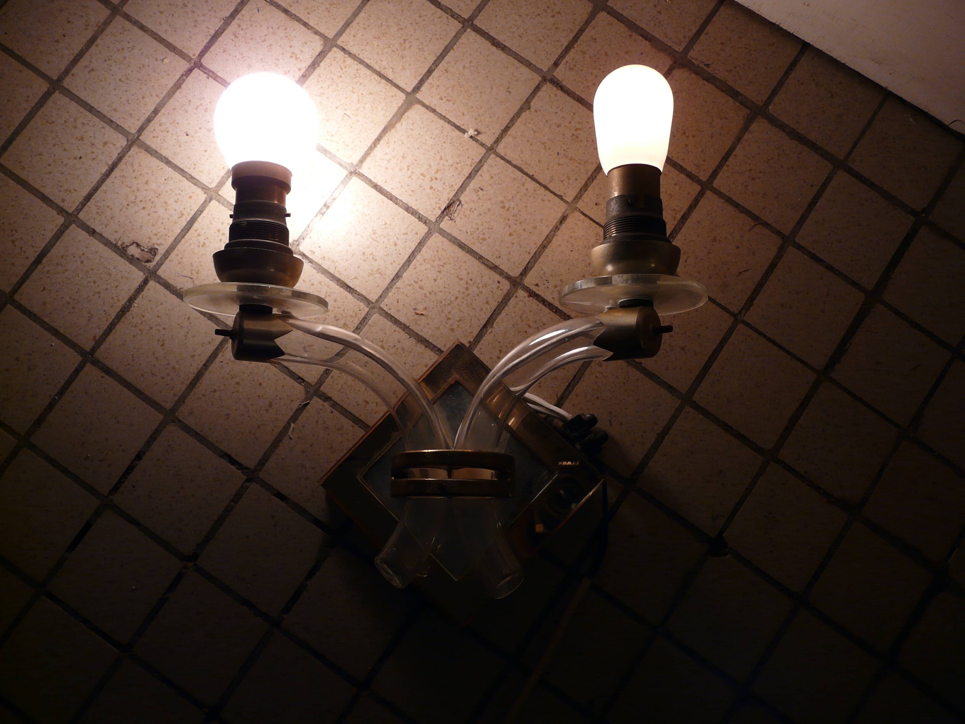 Art Deco 2-arm wall sconce with mirror and brass