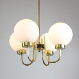 Lustre en laiton et verre opalin du milieu du siècle