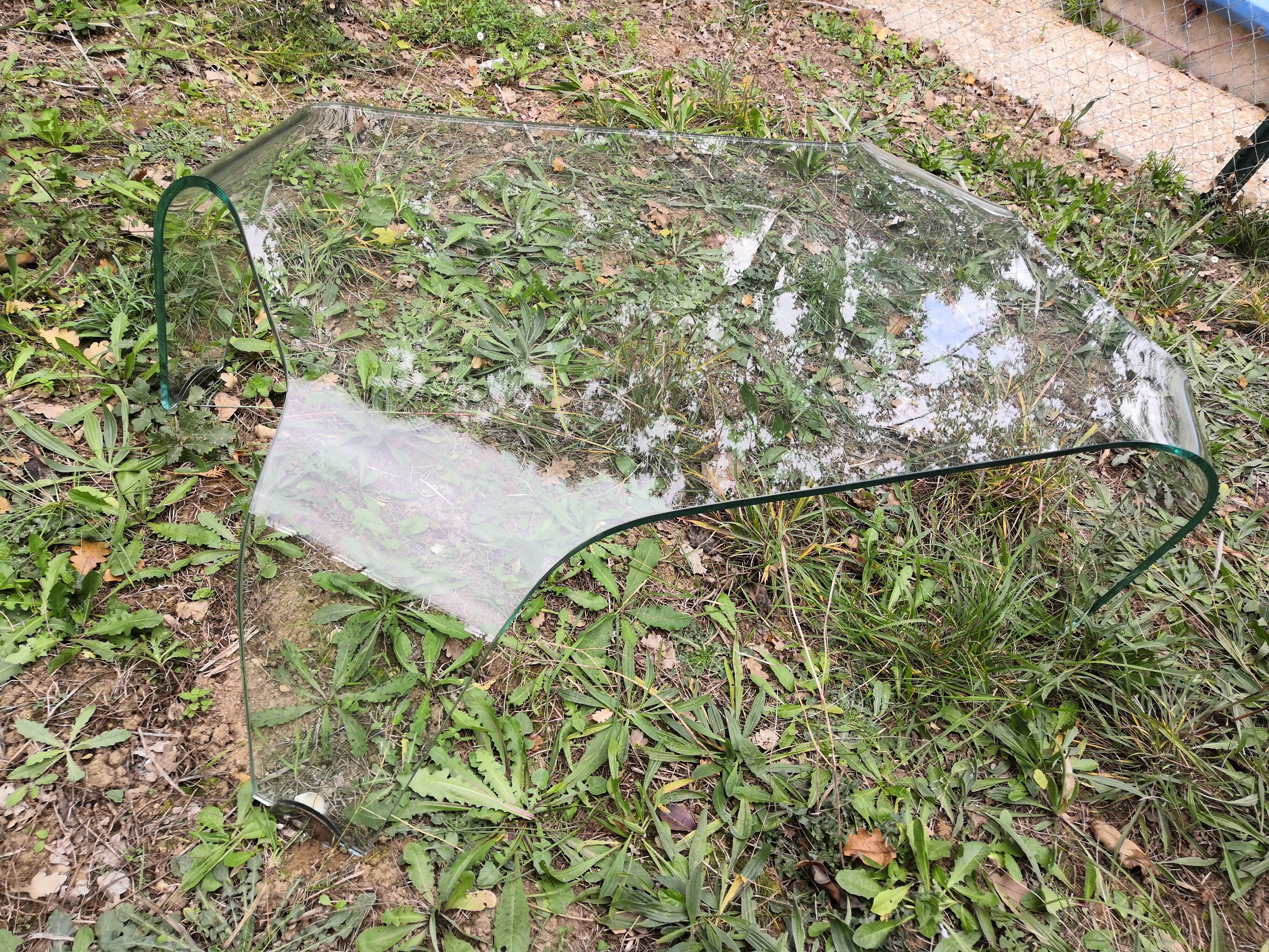 Table basse design en verre trempé